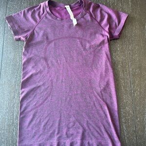 lululemon athletica Berry heathered Short Sleeve Tee